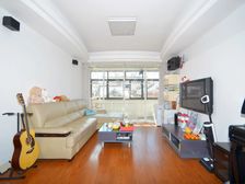 带50平大阁楼 6个房间 一楼有仓库 万达旁