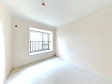 品质小区环境,出门200米地铁口,大型商场