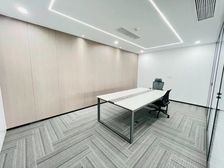 万通中心 精装280平方 3加1格局 东南边套户型 口