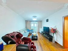 大两房,花园位置,离小门口进,看房方便,中间楼层。