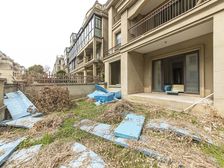 新出绿地香奈叠加下叠 毛坯 边户大院子 随时看房