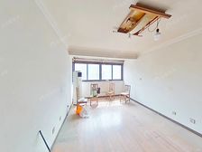 新上好房!一梯两户!低楼层号出行!采光无遮挡!诚心出售!