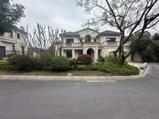 必看 山顶的法式独栋 地上2层 一层300平 花园600平