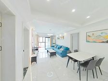 金辉三房两卫,户型好,毛坯可自由装修