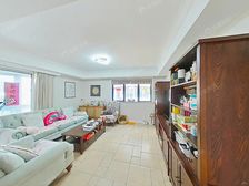 业主全新装修80万,空调带地暖,户型方正,朝向好