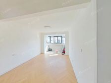 14号线轻轨口,一梯两户,视野好,厅带窗户,价可谈