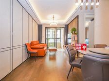 电梯房,主卧朝南,环境优美,交通便利,居家装修,诚意出售