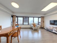 近三号线 出行便利,户型方正 开发商精装交代