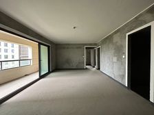 光环旁,双轻轨朝中庭横厅四房 163万