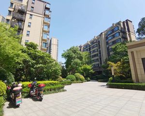 万象华府二期3室2厅2卫南朝向320.0万元/套出售