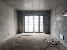 五象总部基地地铁口送车位金源一品5房2厅132万价格可谈