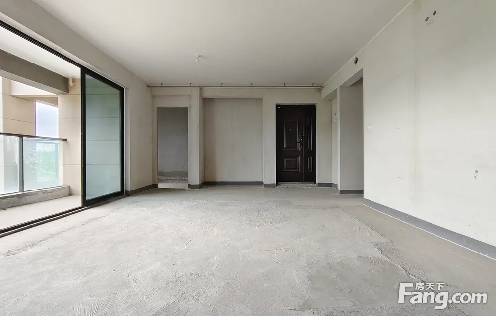 龙湖康田麓宸四期，横厅四房洋房，环境舒适，书包近出行方便