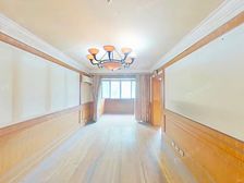 楼层好,位置安静,看房方便,户型好