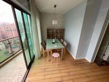 采光充足,得房率高,中式风格,小区中心位置