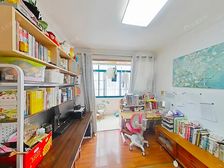 2楼小两室 边套户型 厅带阳台 一梯两户老少适宜 价位可谈