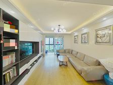 海尚壹品,南北通透三房,装修保养好,有地暖,可以拎包入住