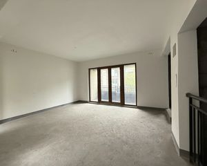 中间楼层 出行方便 密度低 临地铁 商业配套成熟 近医院