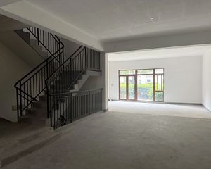 中间楼层 出行方便 密度低 临地铁 商业配套成熟 近医院