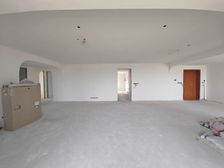 渝中区 雍江御庭 四房 420万