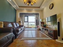 天都跃层四房 住家装修保持好 视野开阔无遮挡