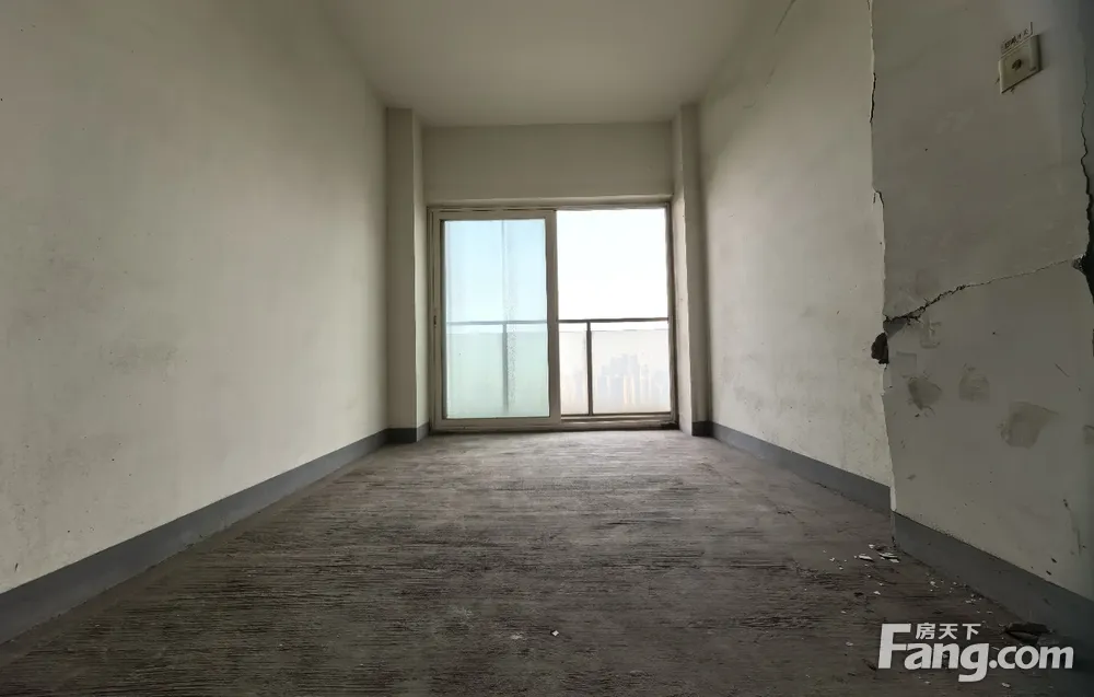 价格可谈 视线好 棕榈泉四期 轻轨商圈门口