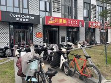 日租金4块,重餐饮商铺,写字楼群,人流稳定,带租约!