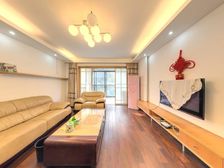 此套房子视野可以,配套齐全,旁边就是宝龙广场