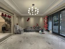 渝北区 融创竣爵堡别墅 五房 630万