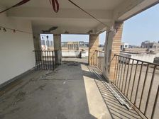 双建平新天地旁一墙之隔,5楼带阁楼。买一层送一层,楼梯已做好