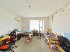 星湖国际新上次顶楼毛坯四房,诚意出售,看房方便,价格可谈。