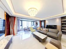 西首边套,全新装修,未住人,楼层好 新风系统有地暖