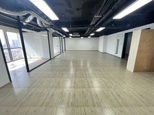 清明桥地铁口 恒威大厦 电梯口位置 朝南 面积50平至200