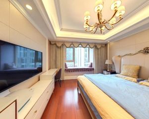 满五年 ,采光无遮挡,统一精装交付的,物业管理好。