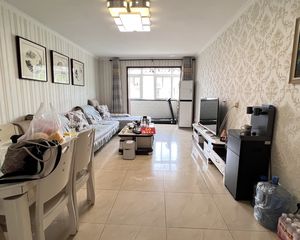 南北通透沿湖南区2室1厅精装修
