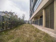 可以香港置地 何必将就 云山岳送花园的房子 出门三地铁近商圈