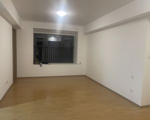 春风晴翠 带电梯 正规商品房 南向采光好 临地铁 双卫