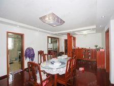 一梯两户,三房朝南,环境优美,交通便利,配套完善,价格好谈