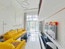 复式两层,6房2厅3卫,诚心出售,南北通透,适合一家三代居住