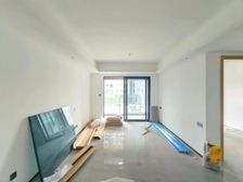 (业主出国急售)包税 送车位 价格可谈 精装大三房 户型方正