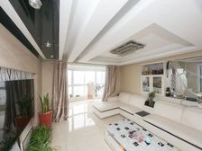 (在家就能看演唱会啦)中,央花园 5室2厅 精装修顶楼