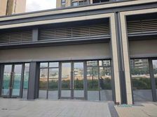 小区门口第3间铺位出售 适合做餐饮、包子铺