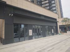 小区出入口铺位出售 双面临街位置好