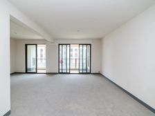 洋房 中间楼层 4楼 有钥匙 东方君开 4室2厅 毛坯