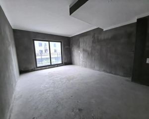 绿地观堂4室2厅2卫南朝向285.0万元/套出售