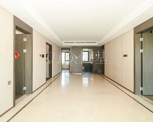 南北通透翡翠公园4室2厅精装修