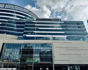 石景山地铁上盖的写字楼 大悦城 位置交通都好 品质高 中海