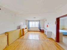 佰嘉城 电梯高板 客厅和厨房都多一扇窗户