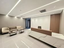 IFC财源国际中心586平精装遗留带家具7隔间+36工位出租