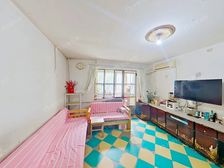 惠新西街南口地铁站,一层南北通透