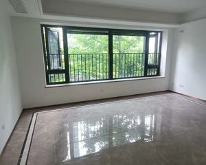保利天悦二期3室2厅2卫南朝向288.0万元/套出售